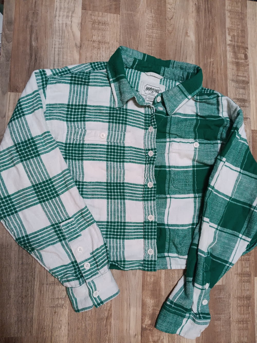 American Eagle Outfitters Green and White Plaid Button-Down Crop Shirt Sz Small